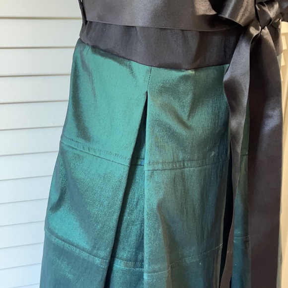 Gorgeous Green Evening Dress - Picture 7 of 15